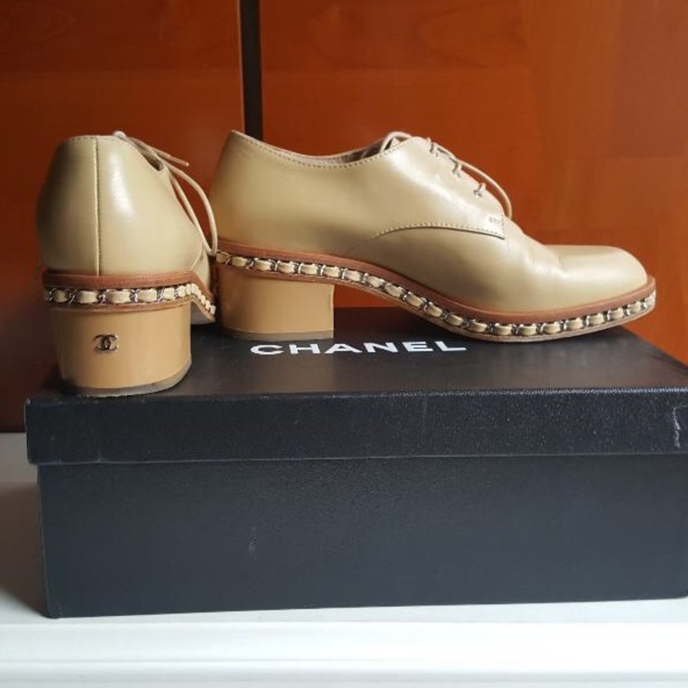 SOLD !!!! CHANEL 24K GOLD PLATED CHAIN OXFORDS - Picture 1 of 8